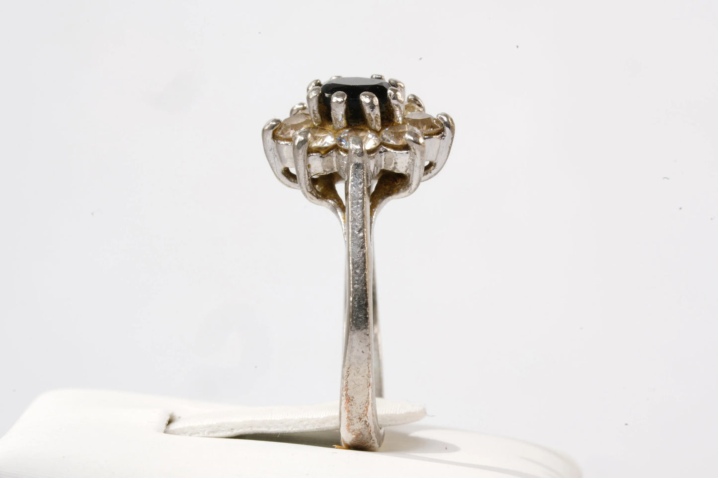 Solitaire forme Marguerite en Argent avec Saphir et Zirconium Ma boutique