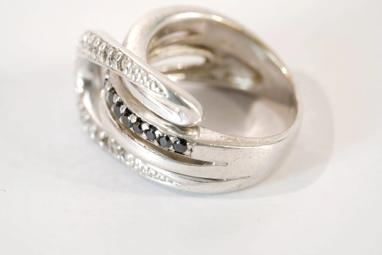 Bague motif avec pierres de Zirconium blanches et noires Ma boutique