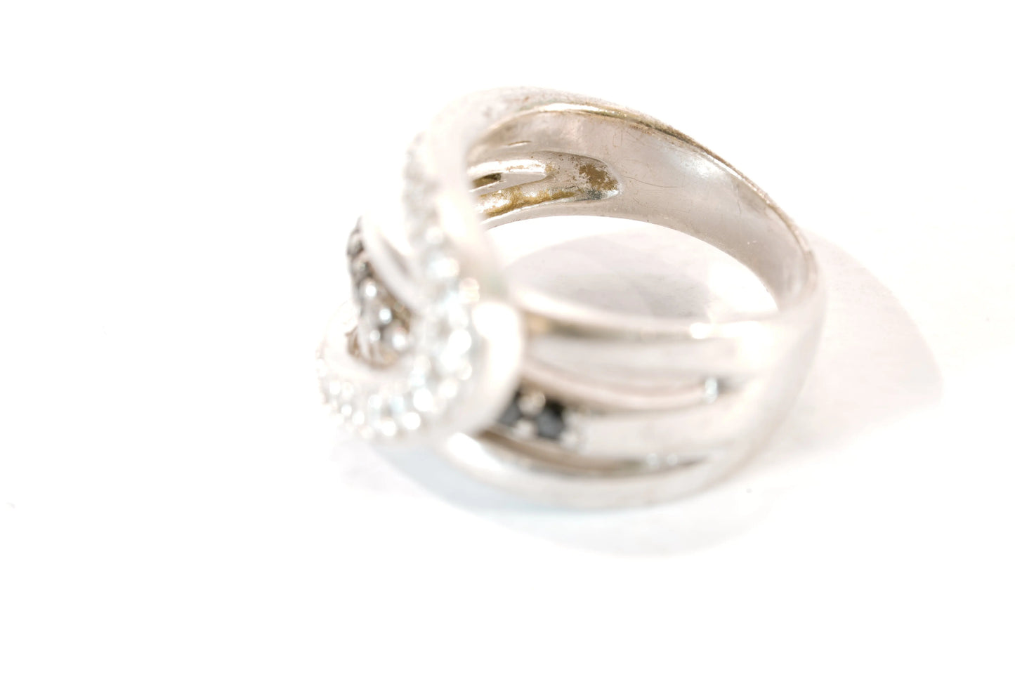Bague motif avec pierres de Zirconium blanches et noires Ma boutique