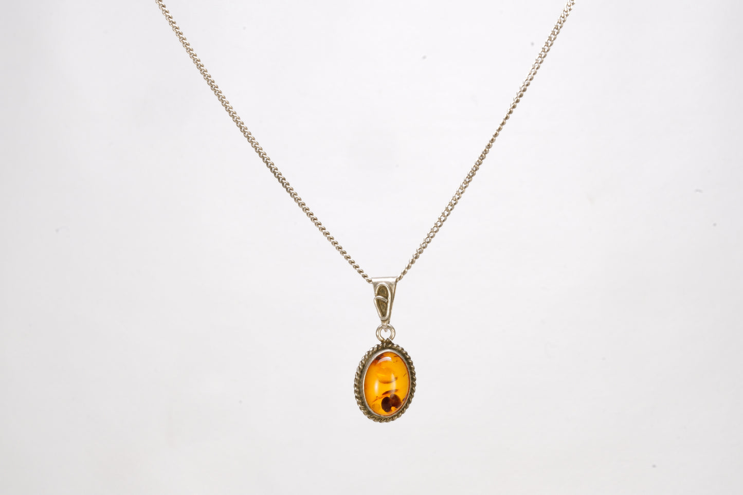 Collier en Argent avec pendentif indépendant avec pierre Ambre orange