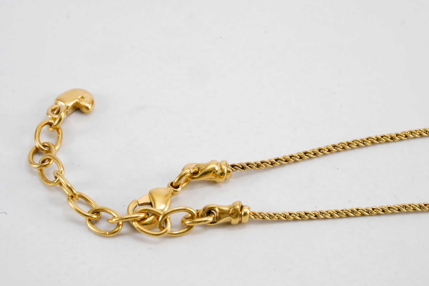 Collier JOURDAN en Plaqué Or avec pierres rondes noires et blanches Ma boutique