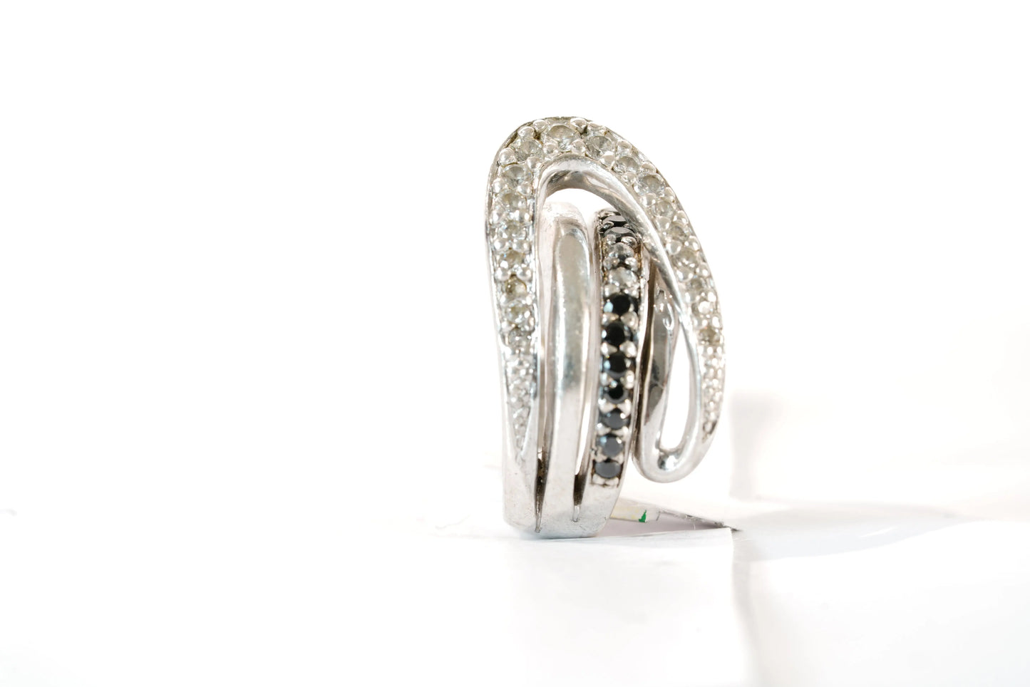 Bague motif avec pierres de Zirconium blanches et noires Ma boutique