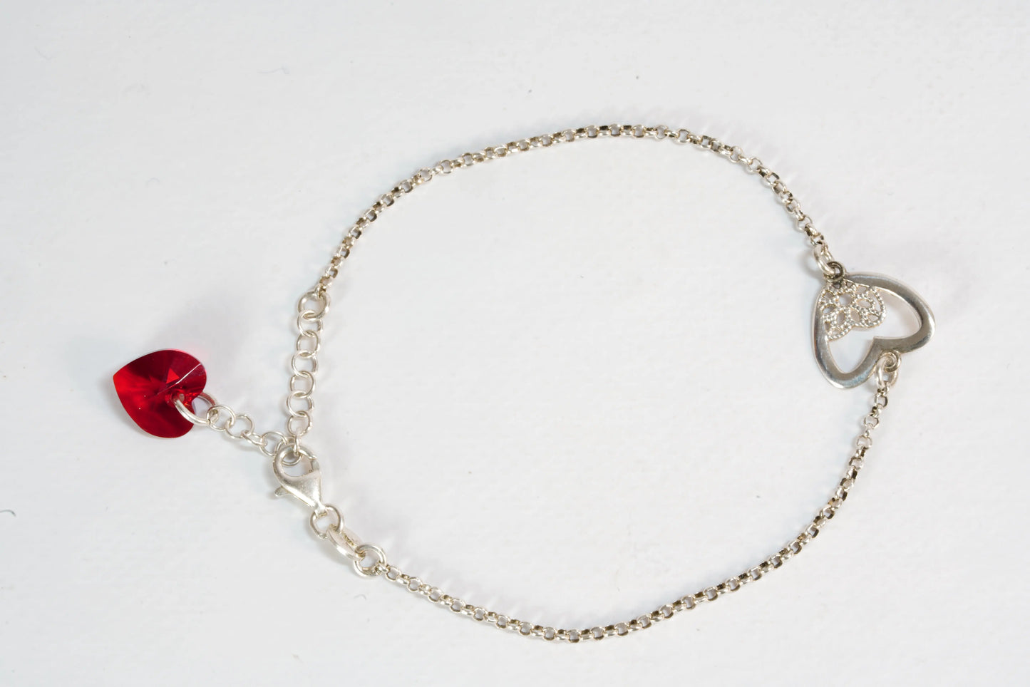 Bracelet en Argent avec pendentifs coueur brodé et pierre rouge et chaîne maille forçat Ma boutique
