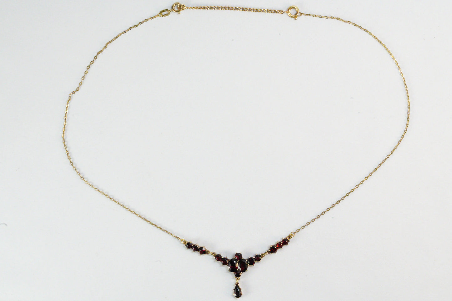 Collier en Plaqué Or et base en Argent et avec pierres de Grenat Ma boutique