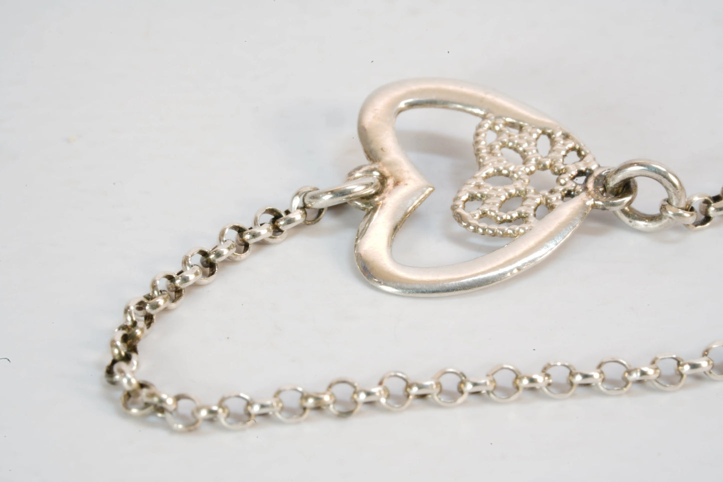 Bracelet en Argent avec pendentifs coueur brodé et pierre rouge et chaîne maille forçat Ma boutique