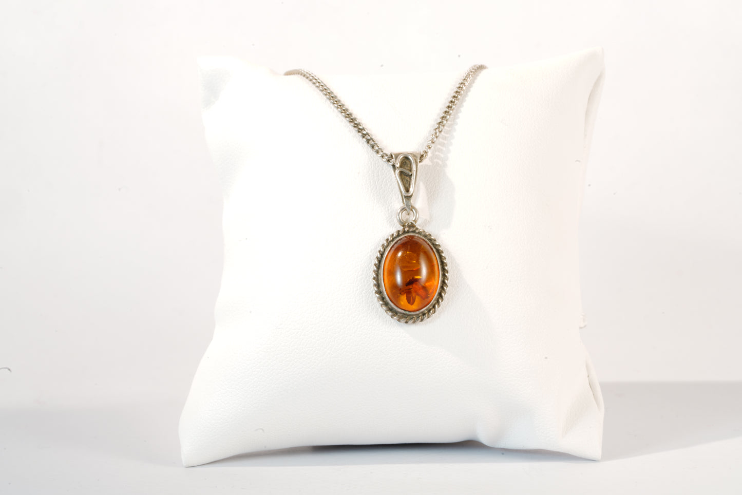 Collier en Argent avec pendentif indépendant avec pierre Ambre orange