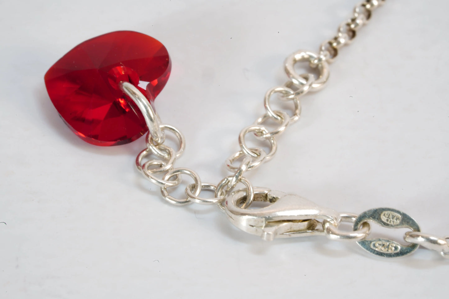 Bracelet en Argent avec pendentifs coueur brodé et pierre rouge et chaîne maille forçat Ma boutique