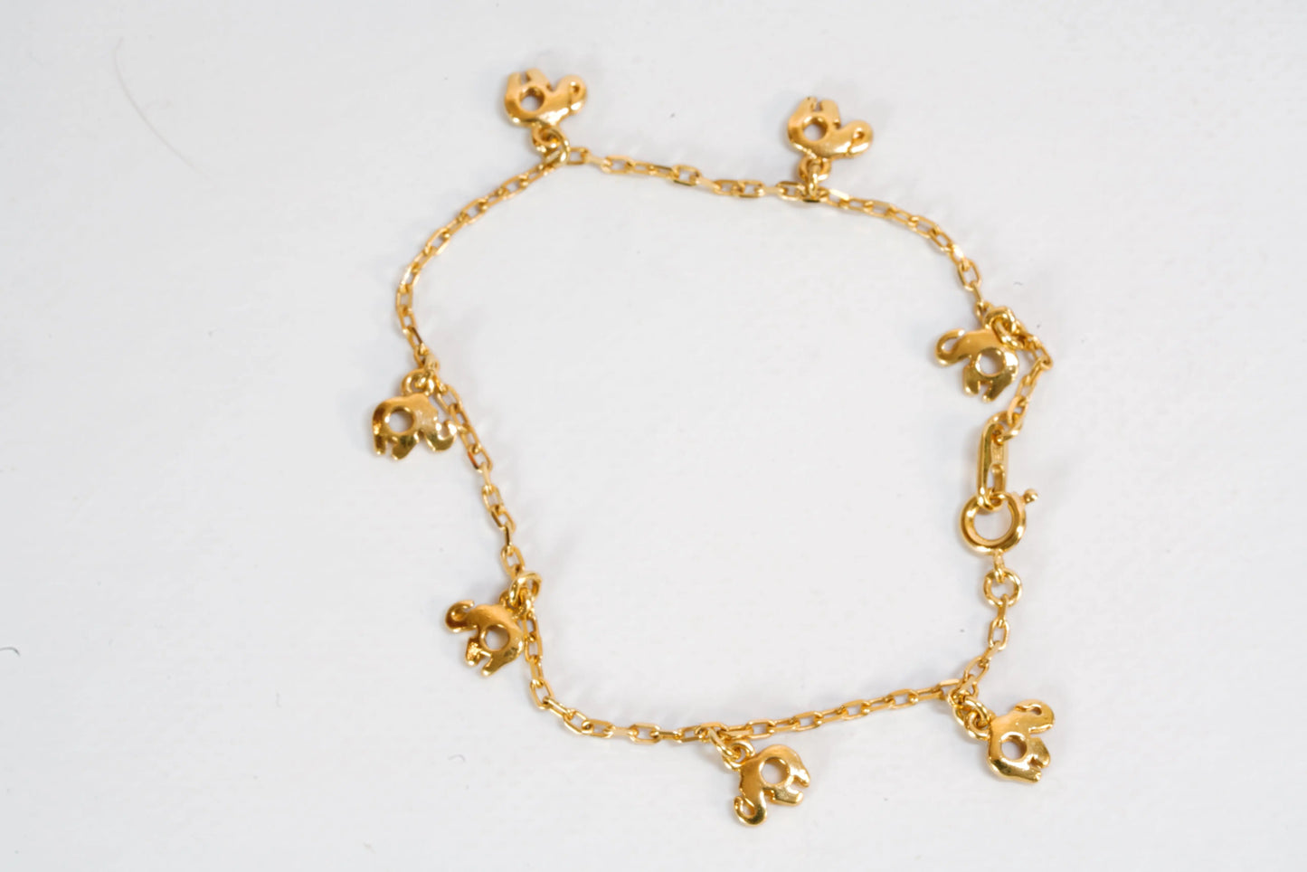 Bracelet fin en Plaqué Or avec petits pendentifs éléphants Ma boutique