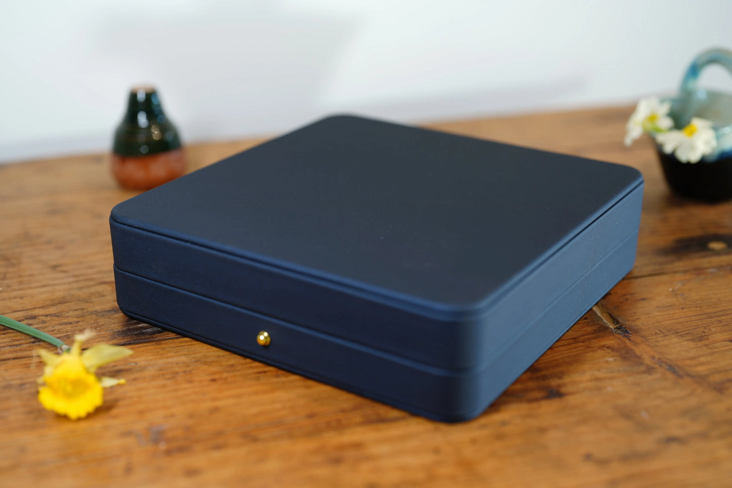 Boîte à Colliers aspect satiné couleur bleu nuit Max & Lucie