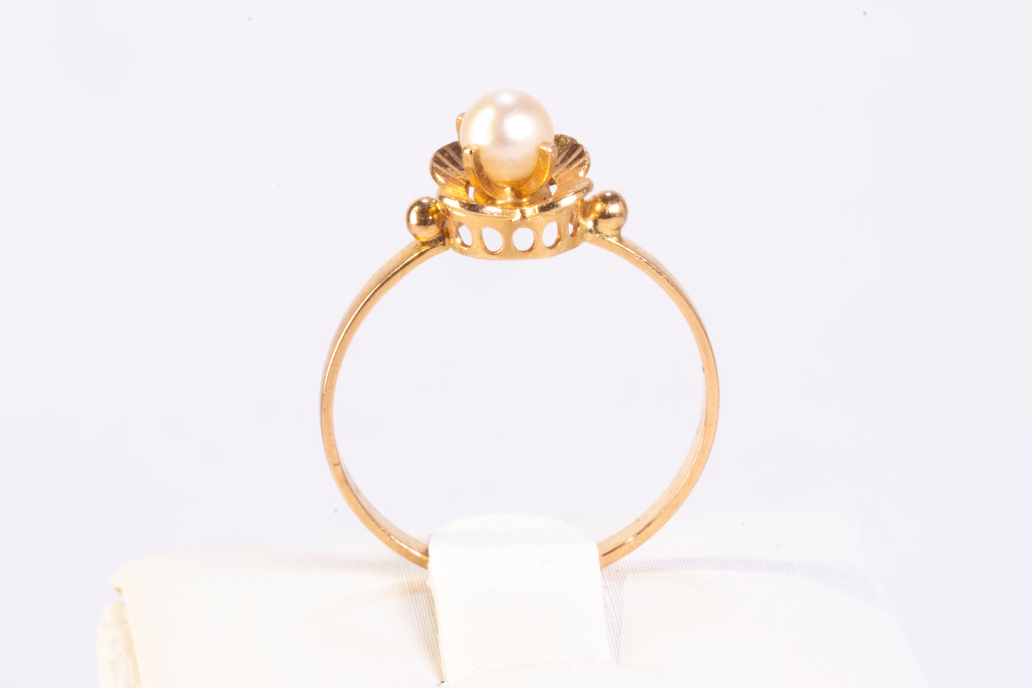 Bague Jonc Or Jaune 18K et Perle de Culture – Motif Floral