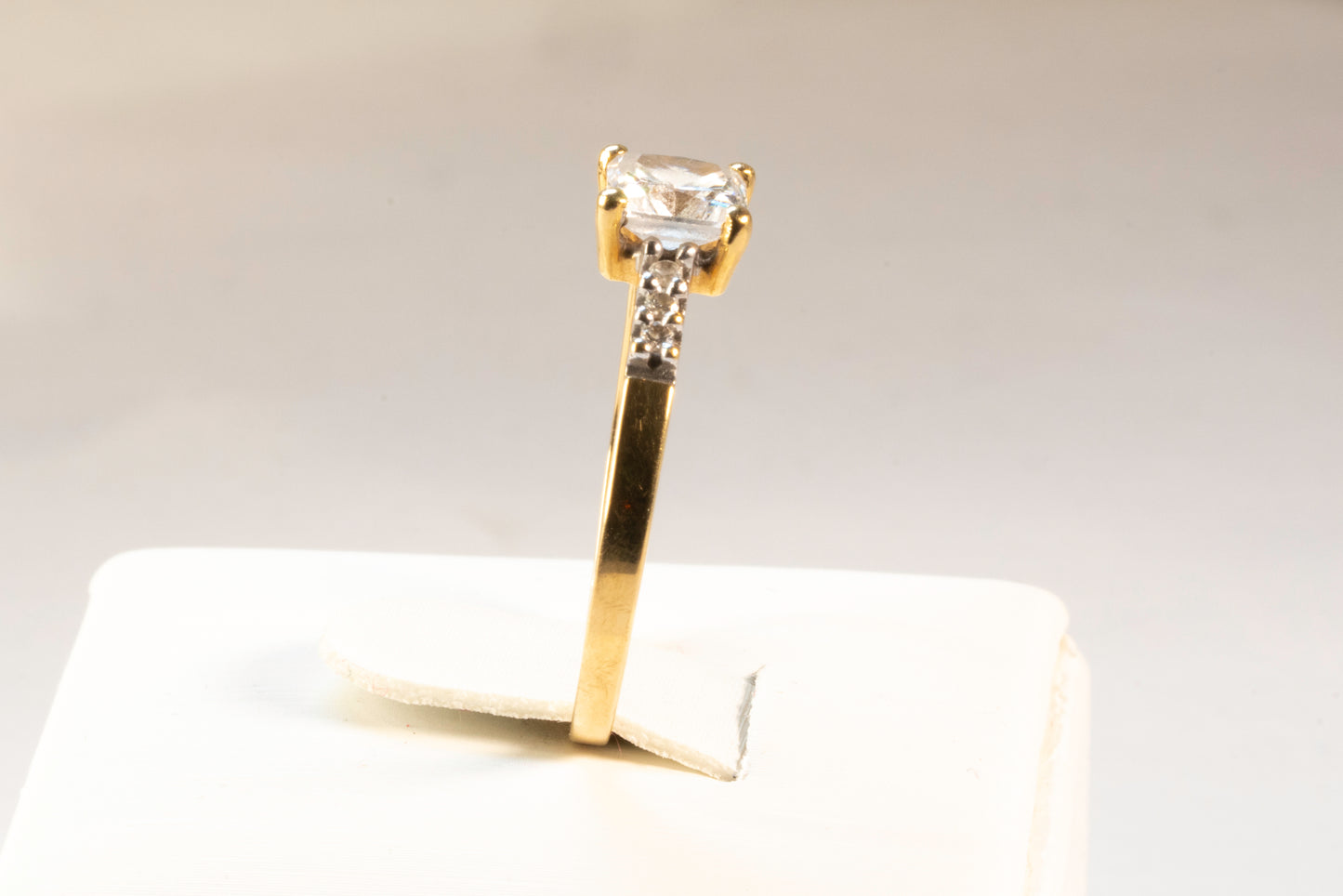 Bague Solitaire Accompagné Or Jaune 9K Taille Princesse