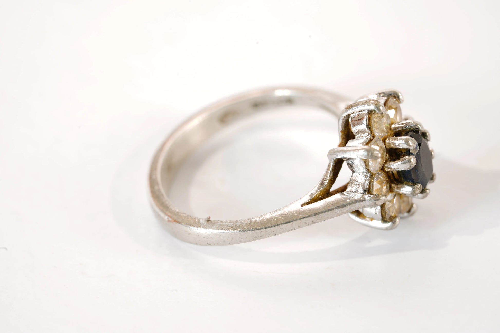 Solitaire forme Marguerite en Argent avec Saphir et Zirconium Ma boutique