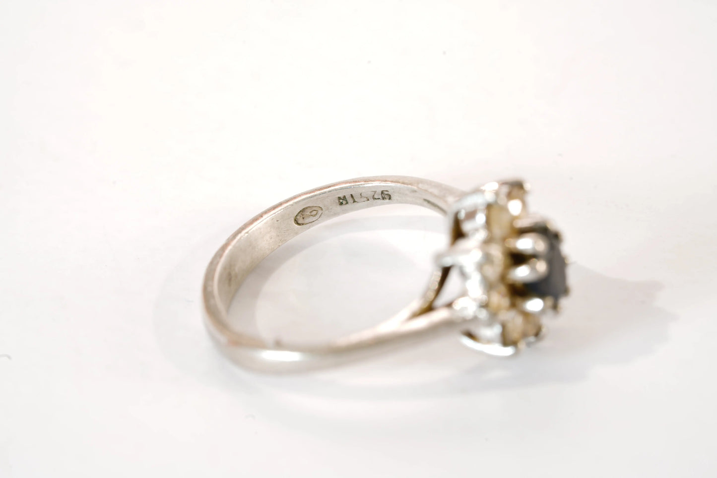 Solitaire forme Marguerite en Argent avec Saphir et Zirconium Ma boutique