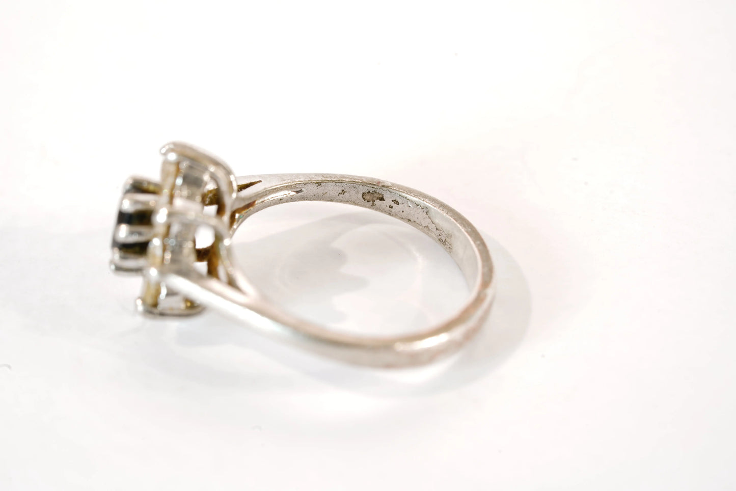 Solitaire forme Marguerite en Argent avec Saphir et Zirconium Ma boutique