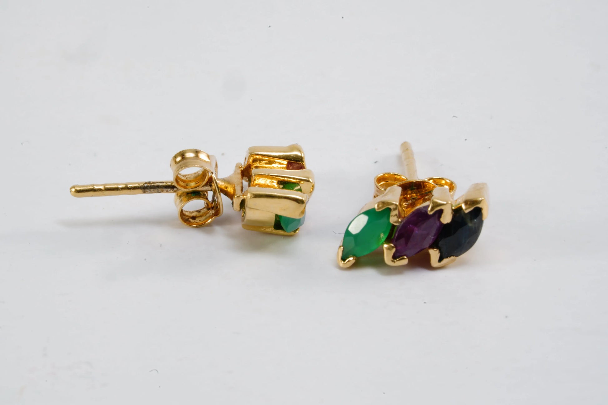 Boucles d'Oreilles Plaqué Or tricolore avec 3 pierres Emeraude, Rubis et Saphir Ma boutique