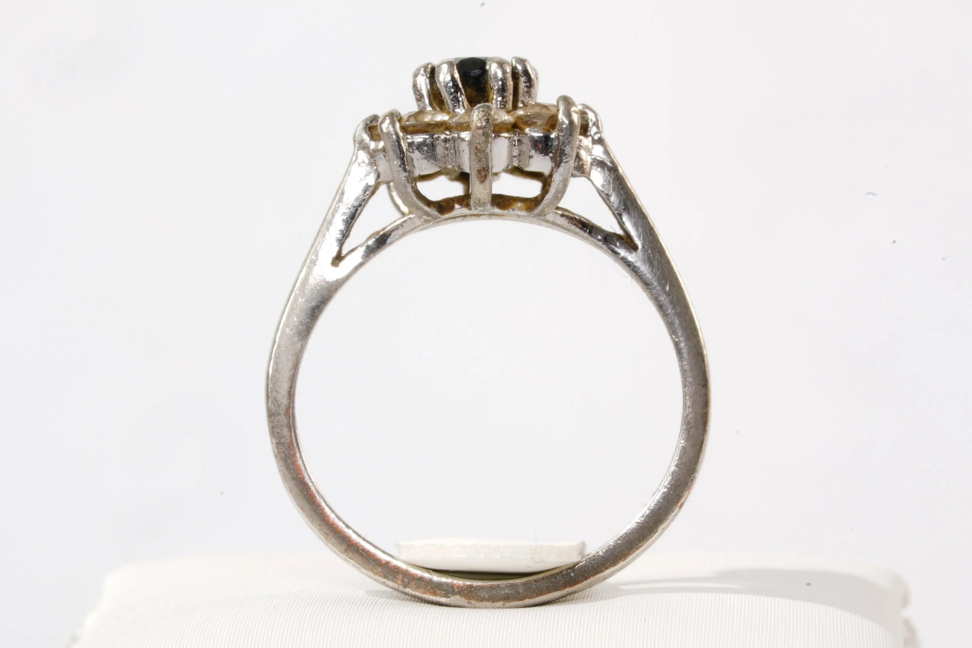 Solitaire forme Marguerite en Argent avec Saphir et Zirconium Ma boutique