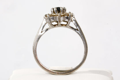 Solitaire forme Marguerite en Argent avec Saphir et Zirconium Ma boutique