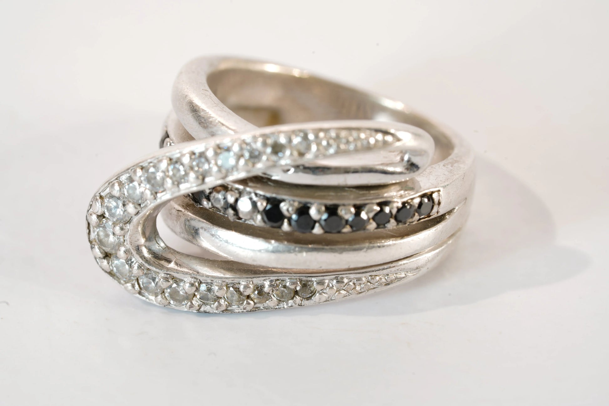 Bague motif avec pierres de Zirconium blanches et noires Ma boutique