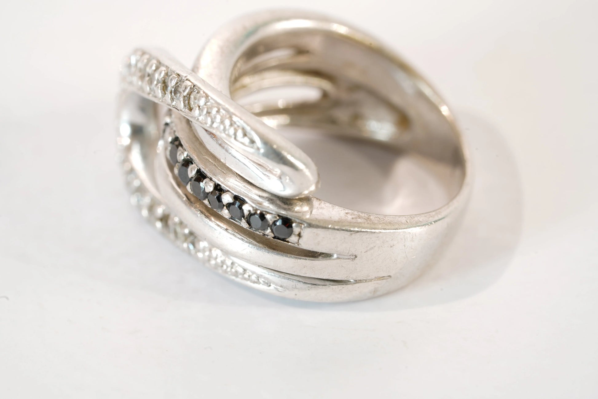 Bague motif avec pierres de Zirconium blanches et noires Ma boutique