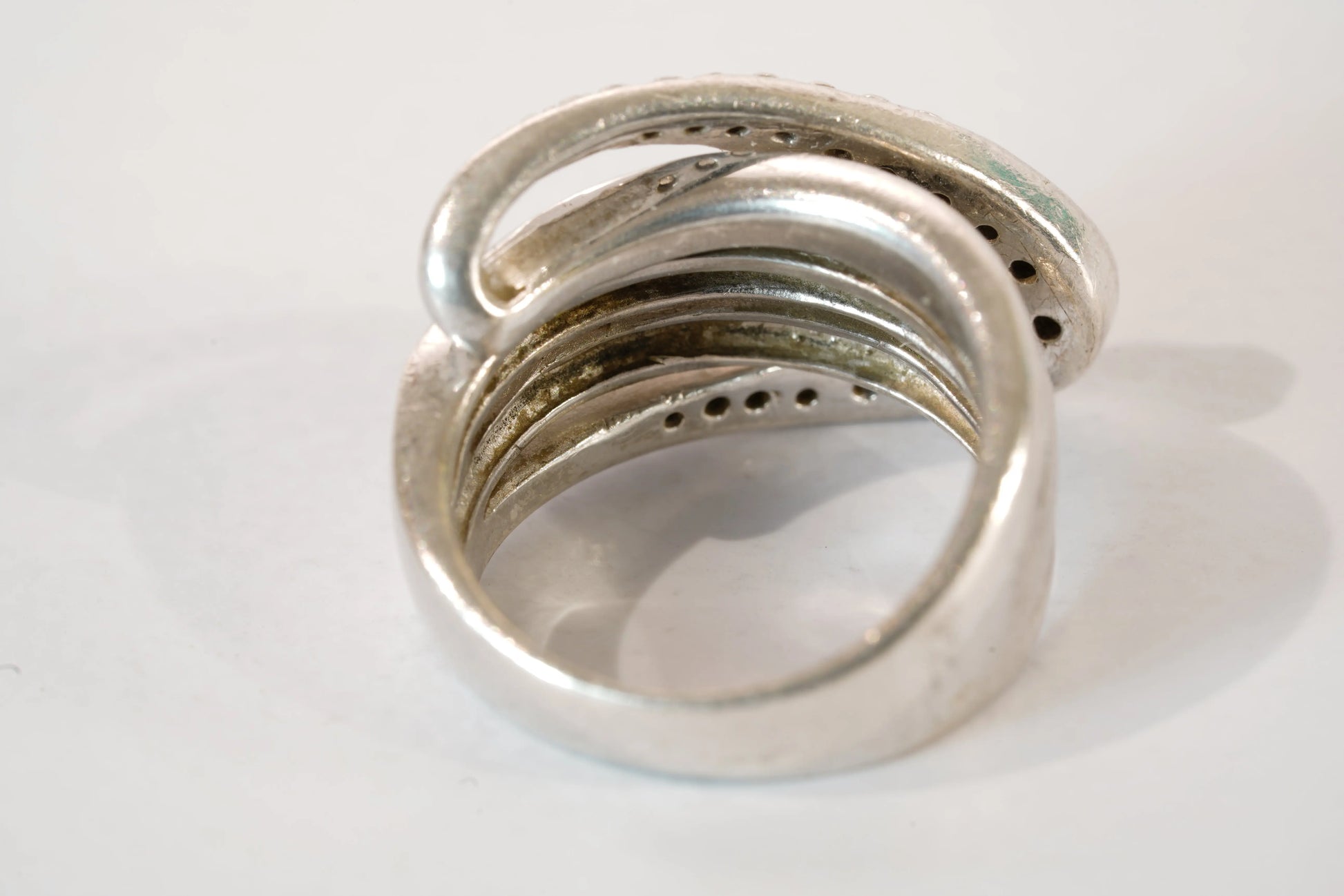 Bague motif avec pierres de Zirconium blanches et noires Ma boutique
