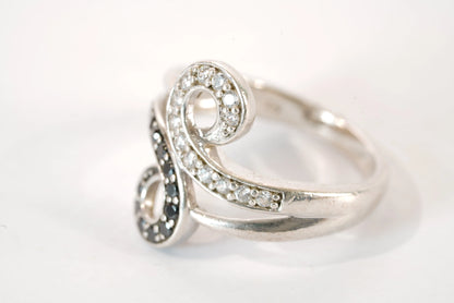 Bague motif avec pierres de Zirconium blanches et noires Ma boutique