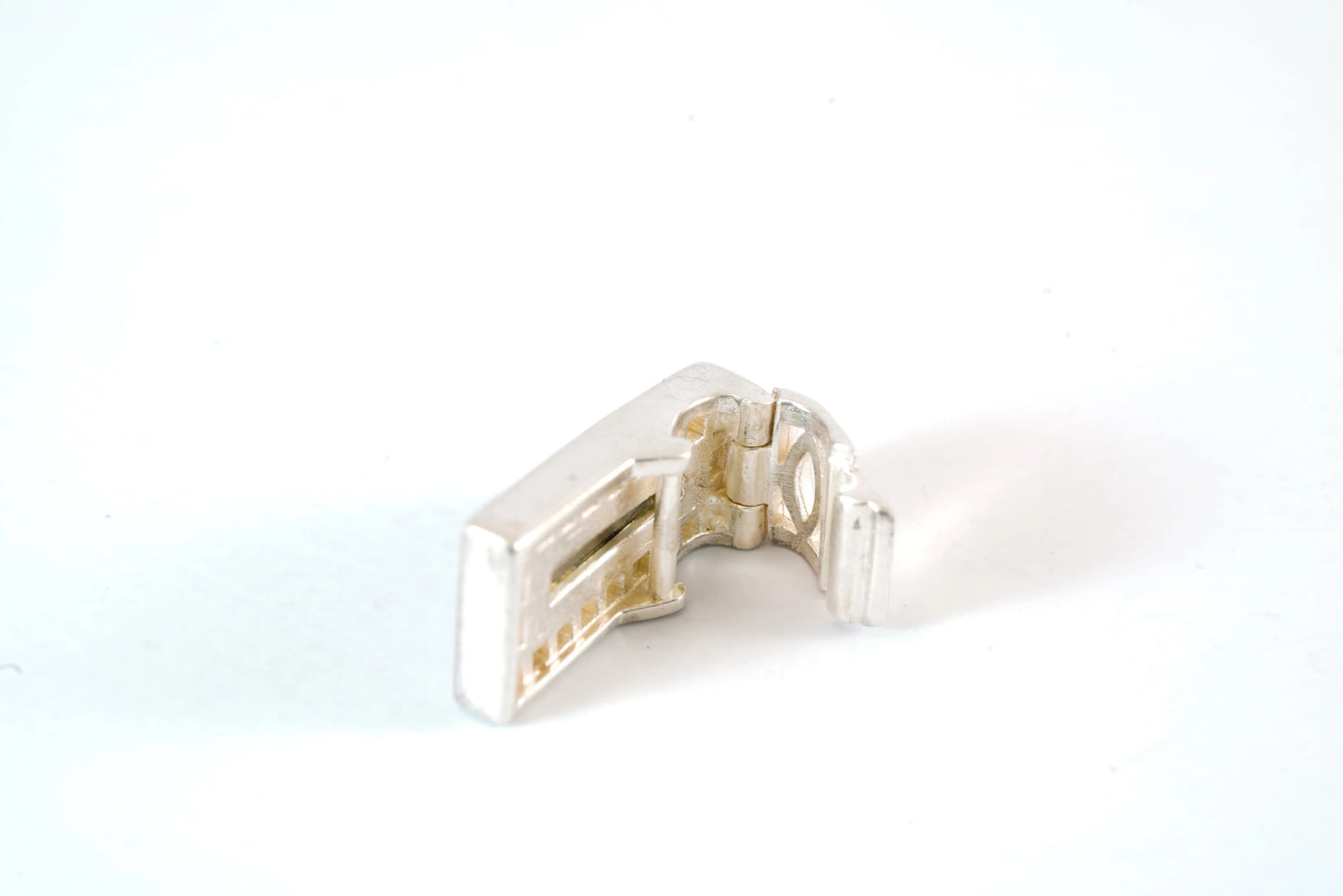 Pendentif rectangulaire avec pierre de nacre entourée de fines pierres de Zirconium Ma boutique
