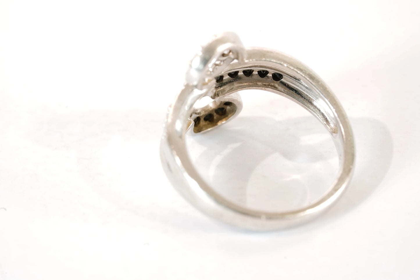 Bague motif avec pierres de Zirconium blanches et noires Ma boutique