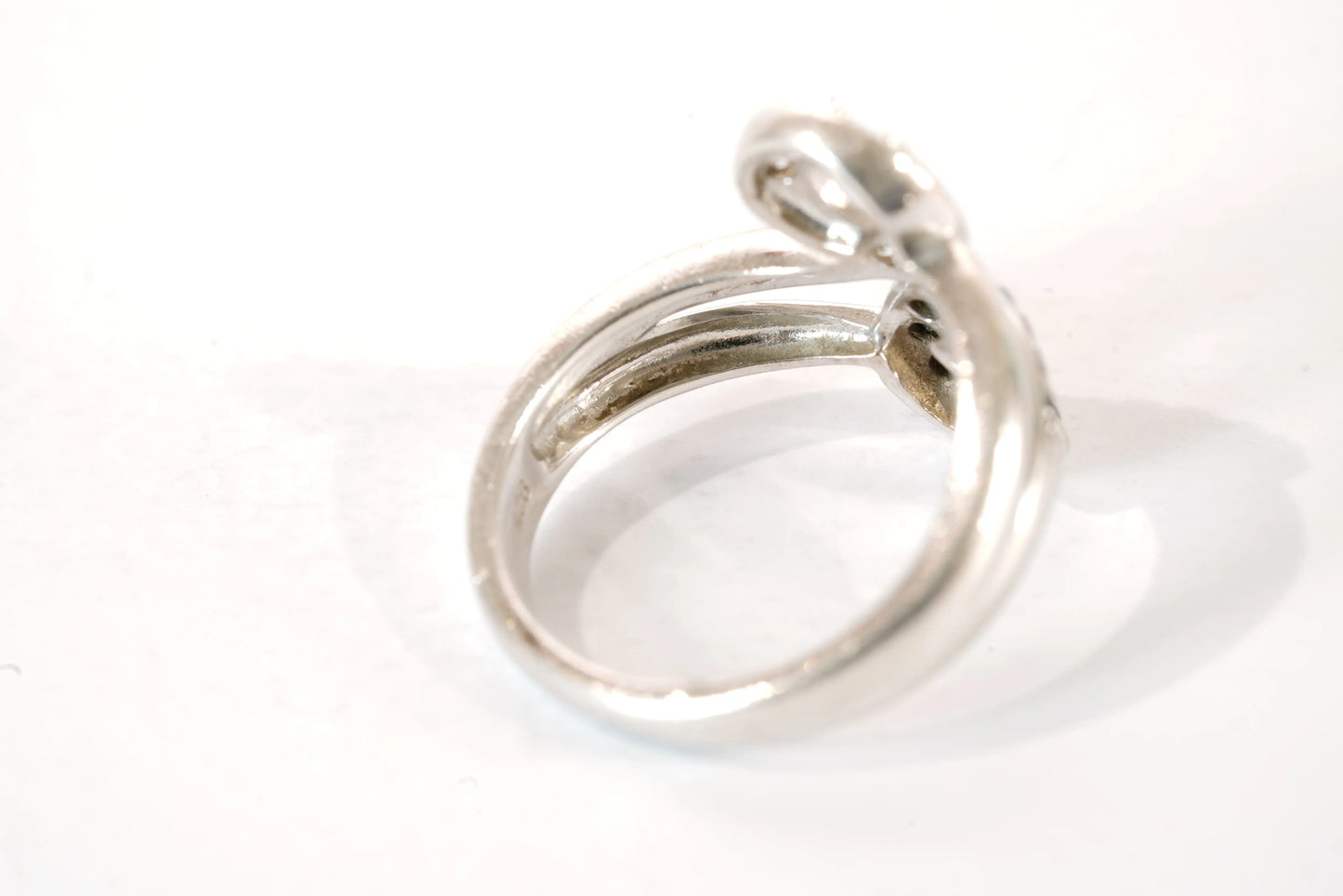 Bague motif avec pierres de Zirconium blanches et noires Ma boutique