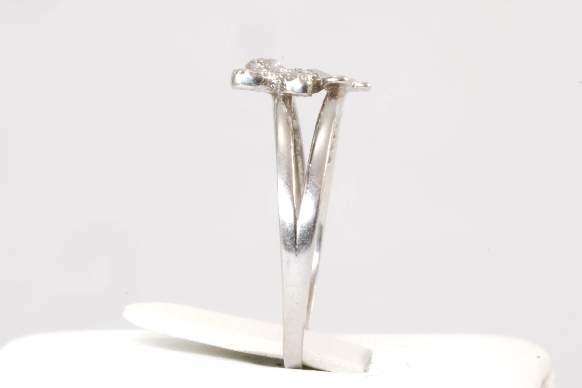 Bague fine en Argent pierre de Zirconium avec motifs papillon Ma boutique