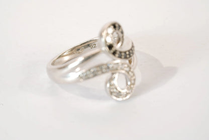 Bague motif avec pierres de Zirconium blanches et noires Ma boutique