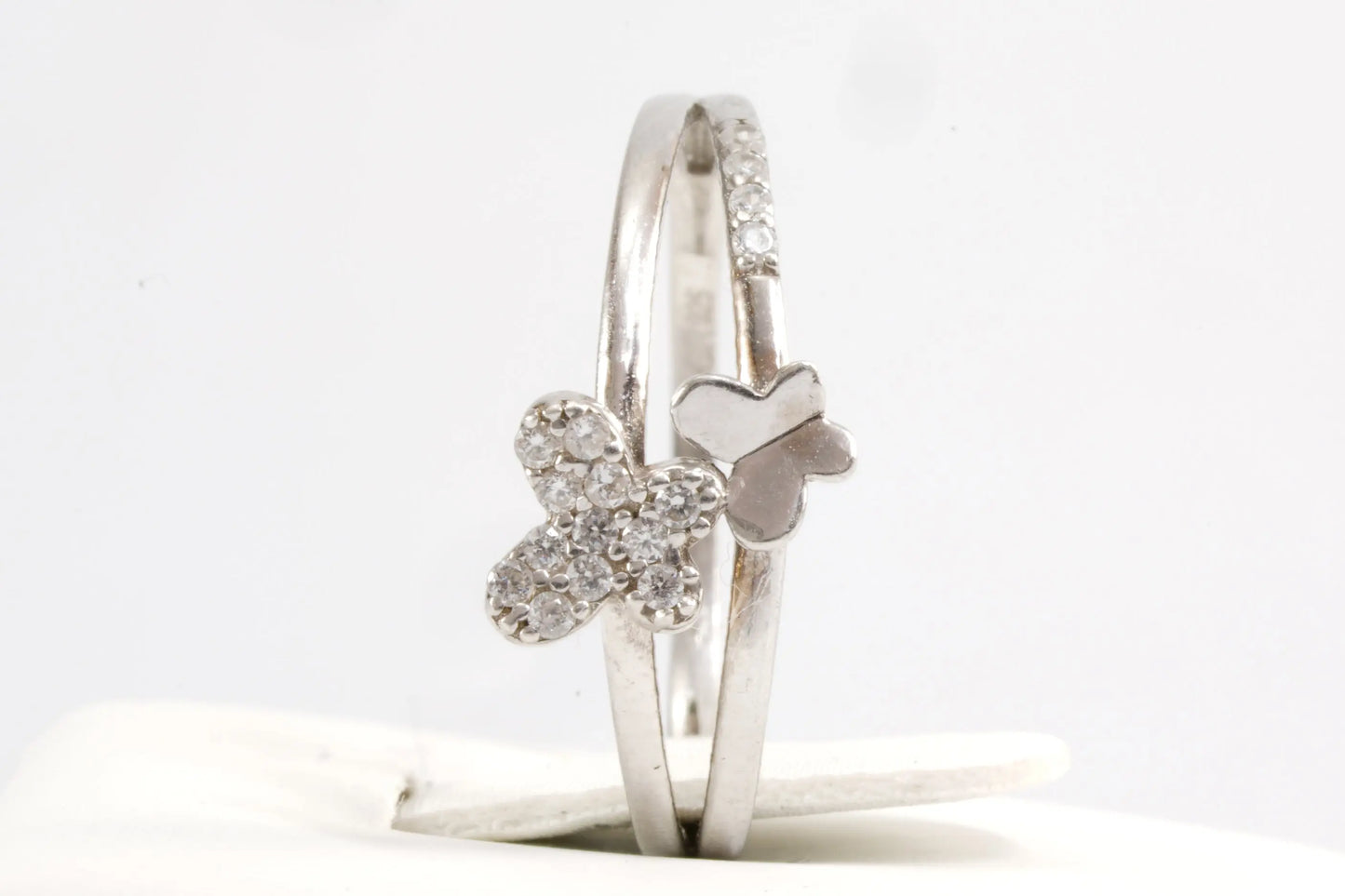 Bague fine en Argent pierre de Zirconium avec motifs papillon Ma boutique