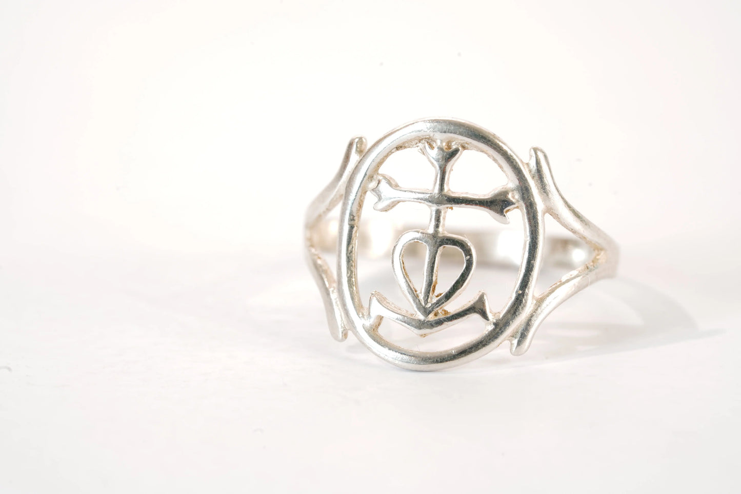 Bague ronde en Argent avec symboles Ma boutique