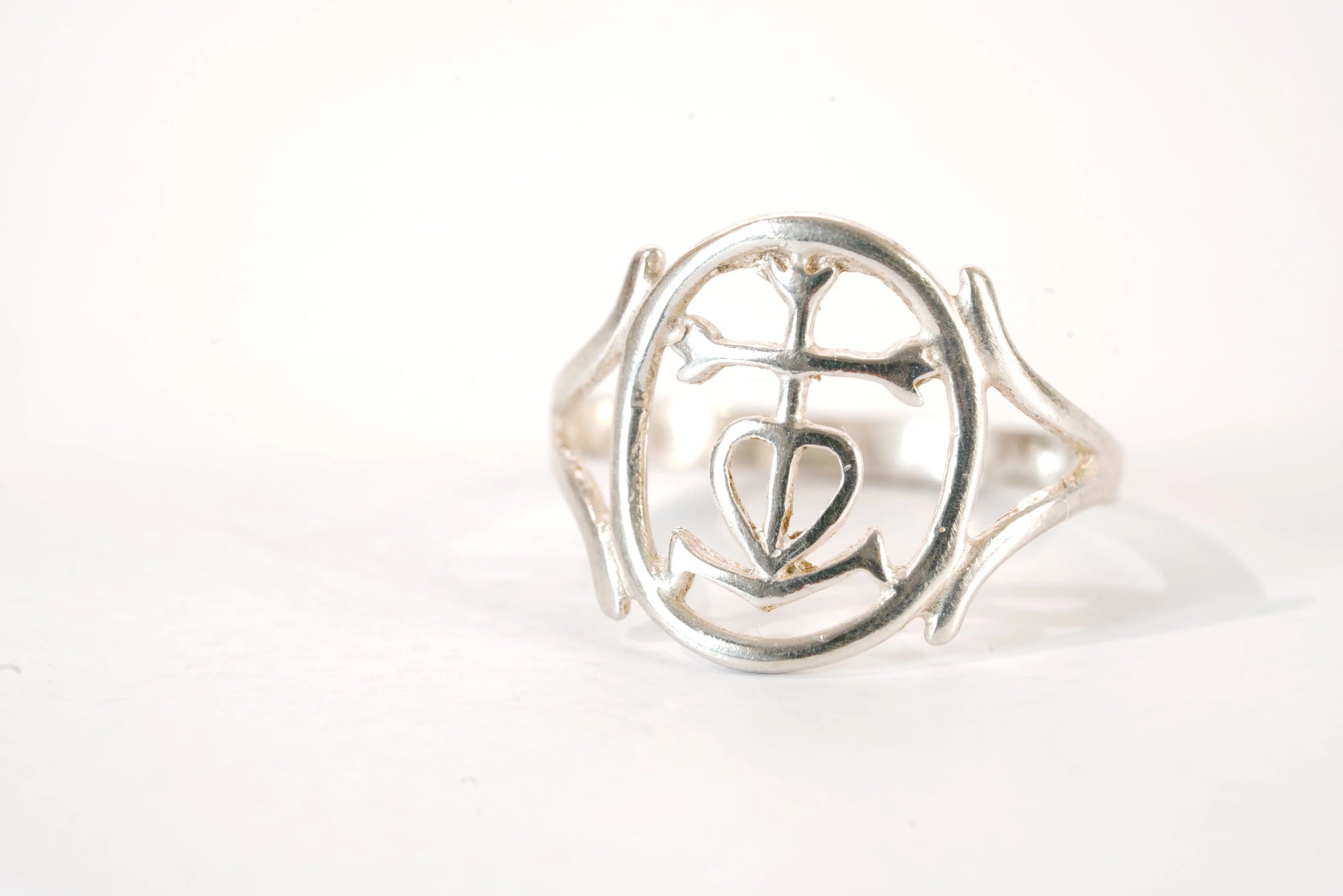 Bague ronde en Argent avec symboles Ma boutique