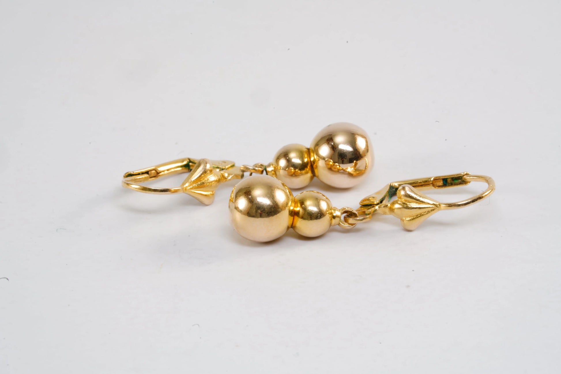 Boucles d'Oreilles dormeuses Plaqué Or avec boule Ma boutique