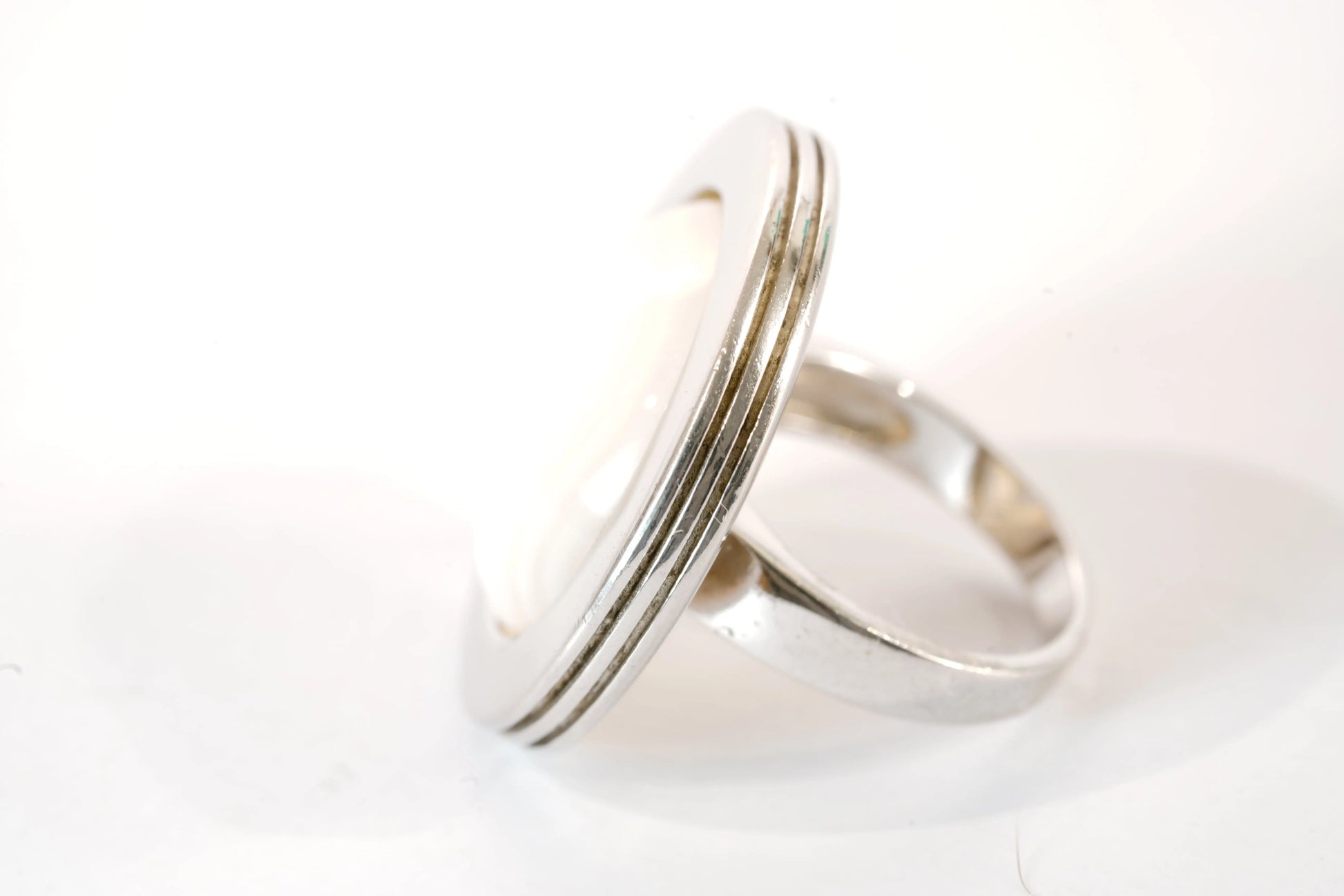 Bague ronde avec pierre de Nacre blanche Ma boutique