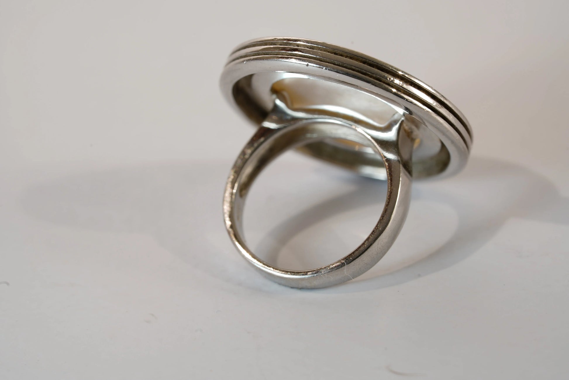 Bague ronde avec pierre de Nacre blanche Ma boutique