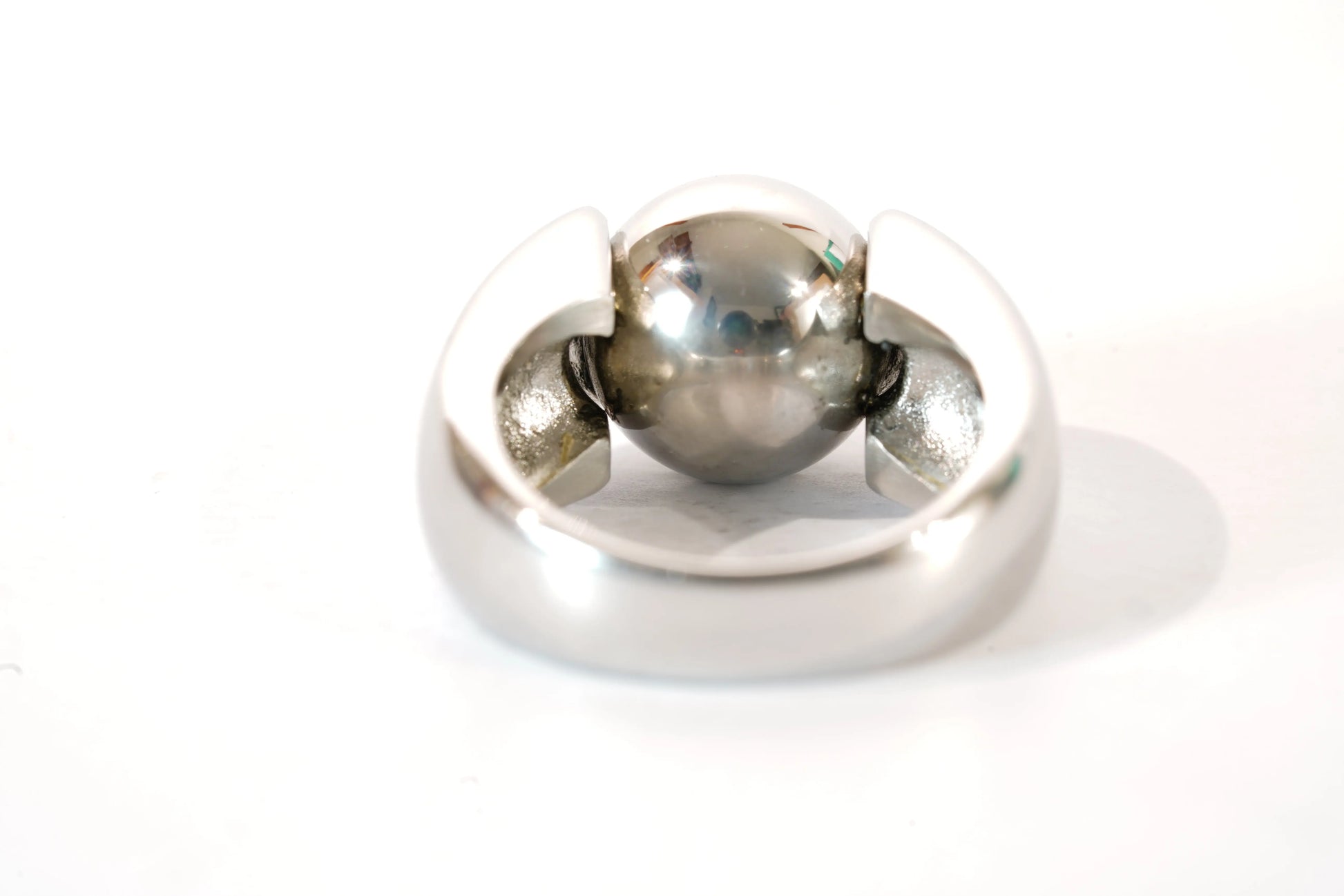 Bague en acier avec boule Ma boutique
