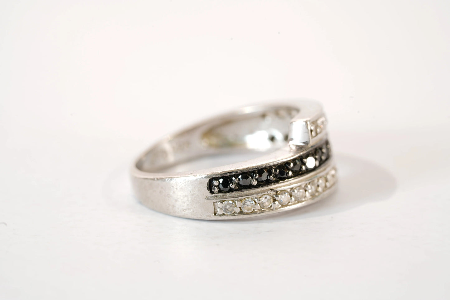 Bague en Argent avec pierres de Zirconium blanches et noires Ma boutique