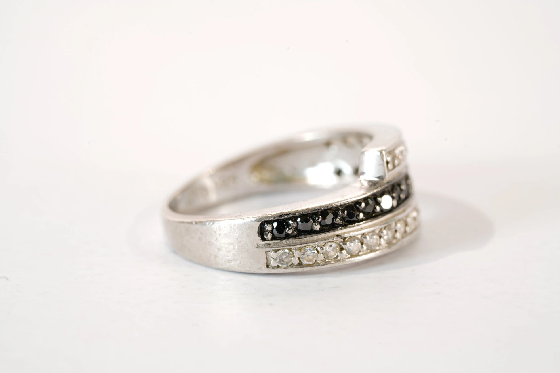 Bague en Argent avec pierres de Zirconium blanches et noires Ma boutique
