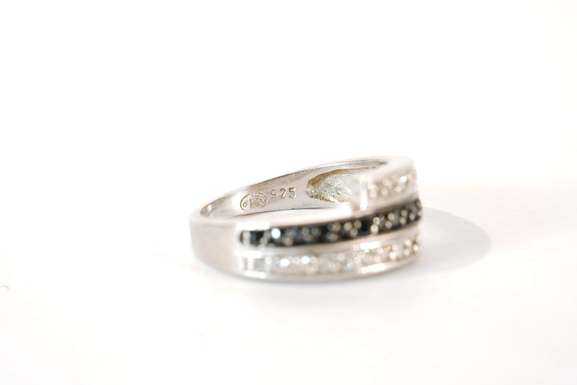 Bague en Argent avec pierres de Zirconium blanches et noires Ma boutique