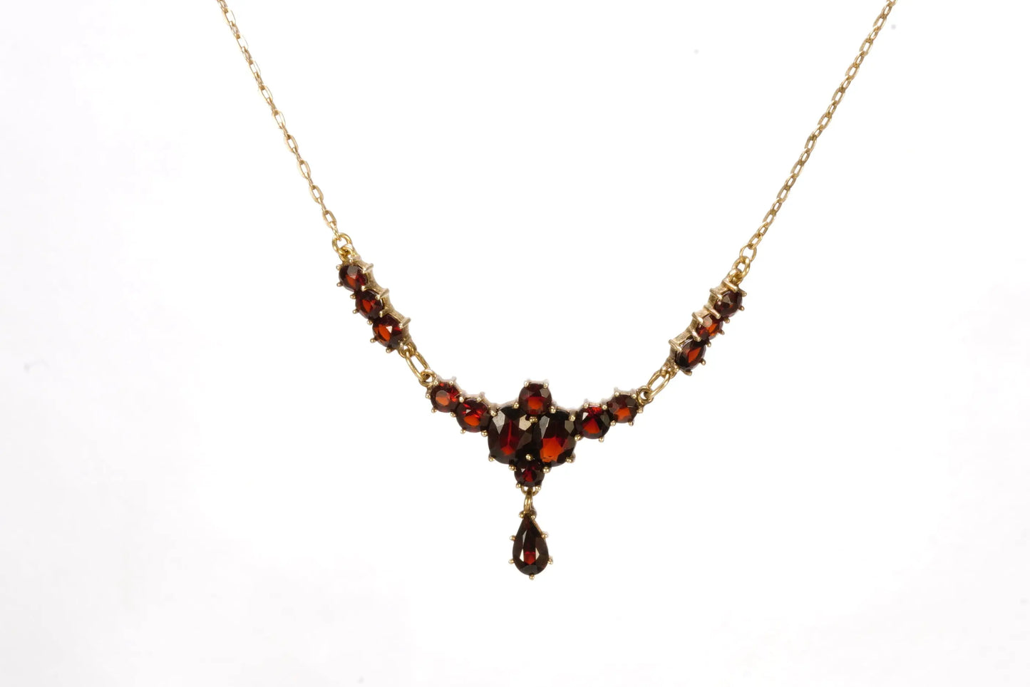 Collier en Plaqué Or et base en Argent et avec pierres de Grenat Ma boutique