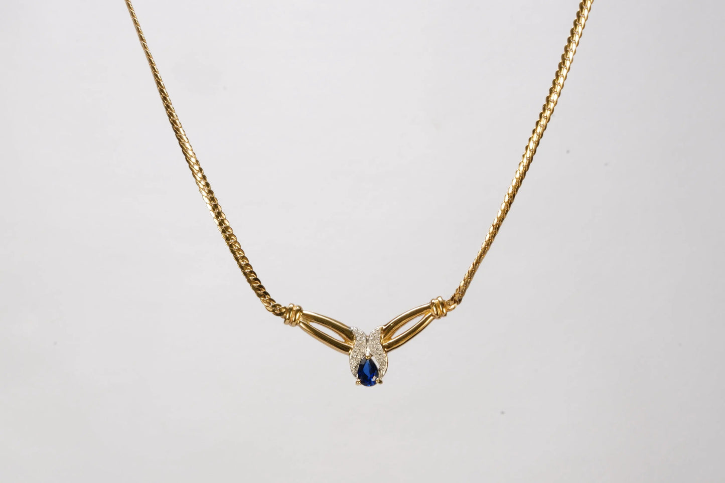 Collier Plaqueé Or maille plate avec pierre bleue imitation Saphir et pierres de Zirconium Ma boutique