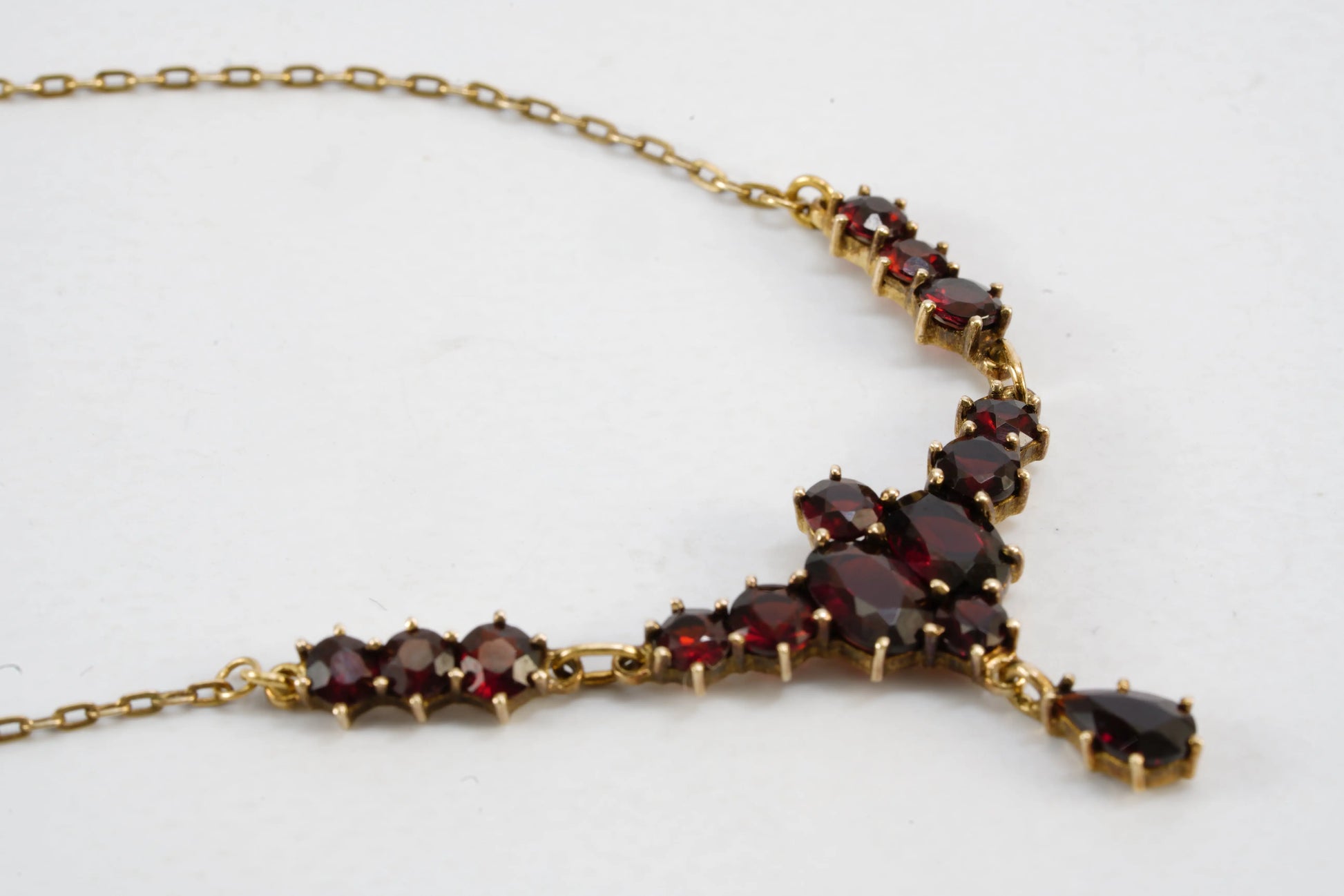 Collier en Plaqué Or et base en Argent et avec pierres de Grenat Ma boutique