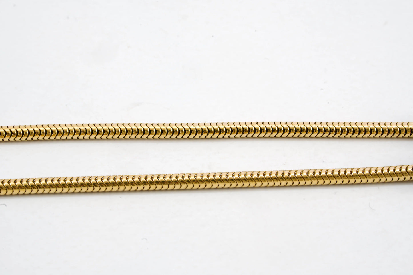 Collier en plaqué or JOURDAN avec motifs humains entrelacés Ma boutique