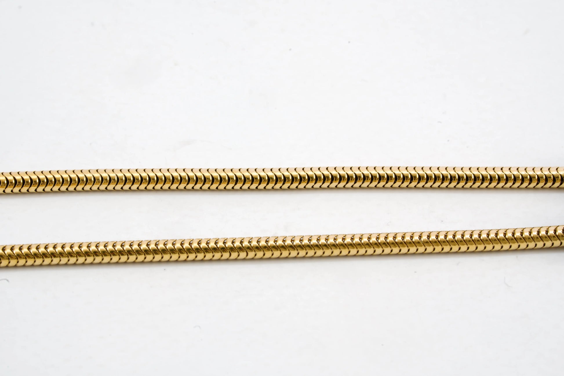 Collier en plaqué or JOURDAN avec motifs humains entrelacés Ma boutique
