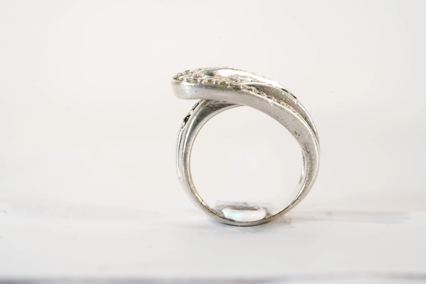 Bague motif avec pierres de Zirconium blanches et noires Ma boutique
