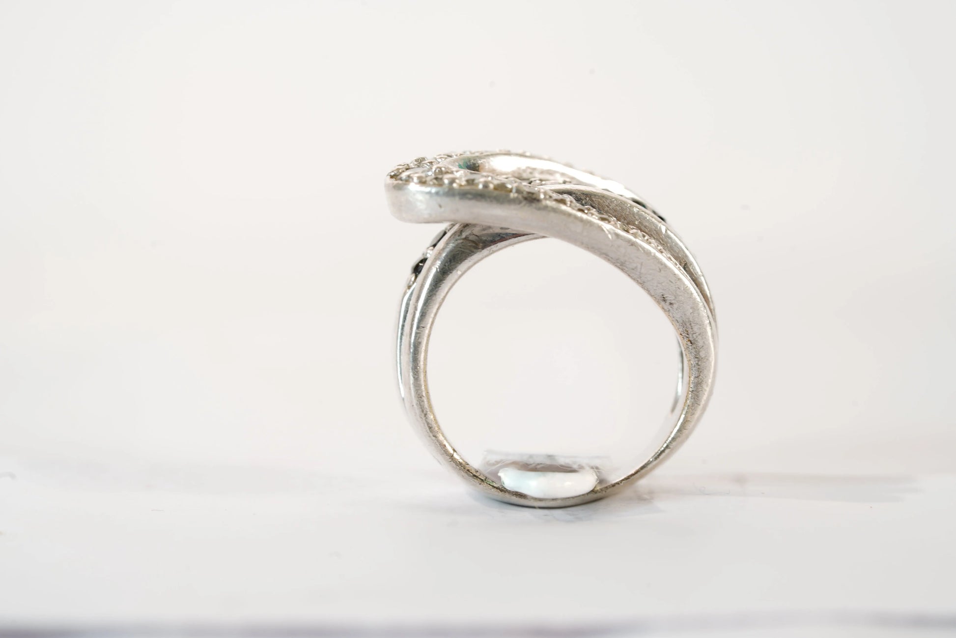 Bague motif avec pierres de Zirconium blanches et noires Ma boutique