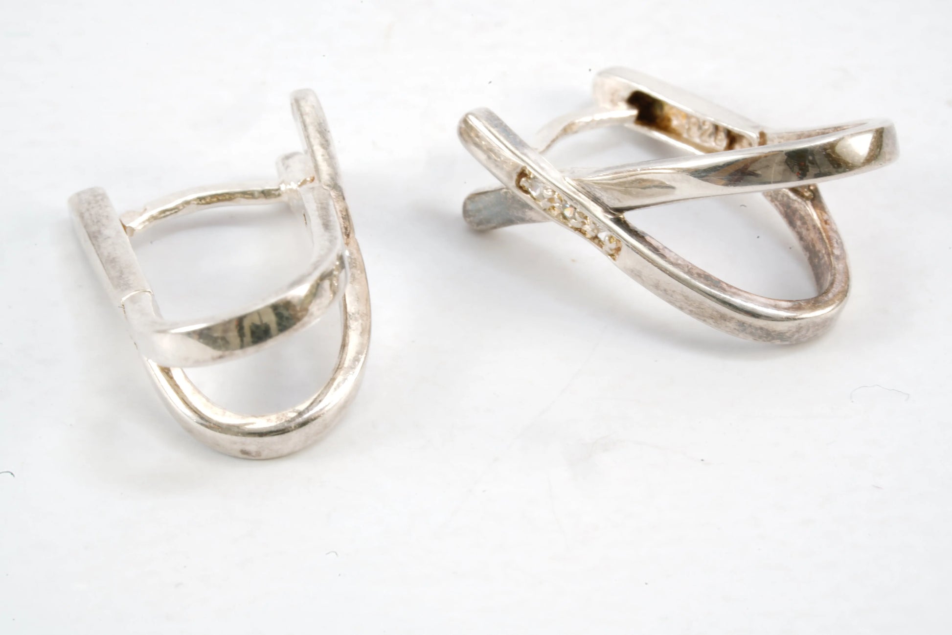 Boucles d'oreilles croisées en Argent avec petites pierres Zirconium Ma boutique