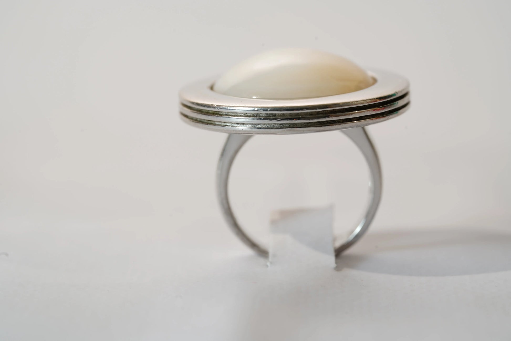 Bague ronde avec pierre de Nacre blanche Ma boutique