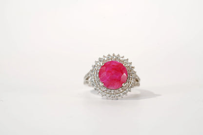 Bague avec Rubis entouré de pierres de Zirconium Ma boutique
